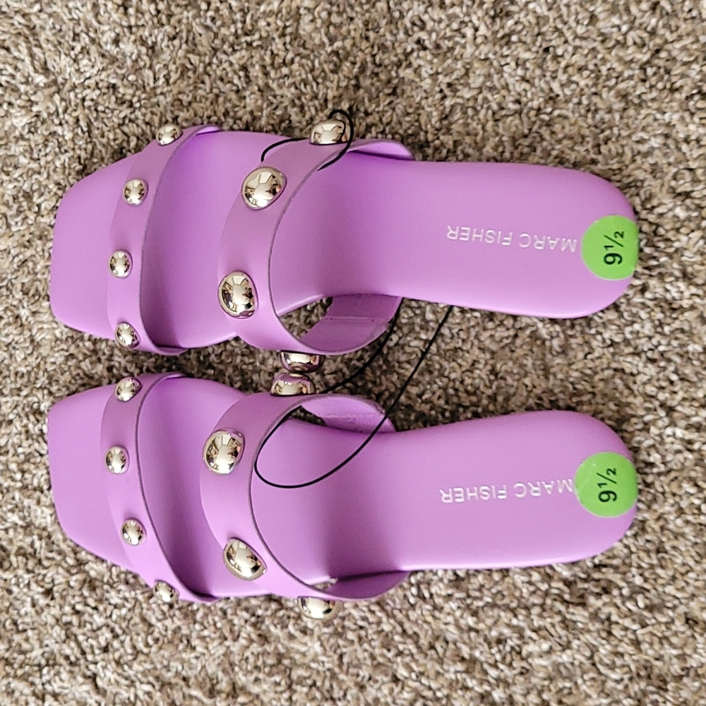 Marc Fischer flip flops